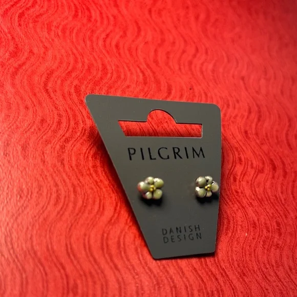 (#100) Pilgrim Small White Daisy Stud Earrings with Gold Centers - Picture 2 of 5